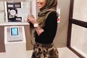 Sexy Uk Hijabi Mali Slut Big Phat Ass Comment On Her